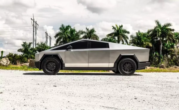 Tesla Cyber Truck - Image 4